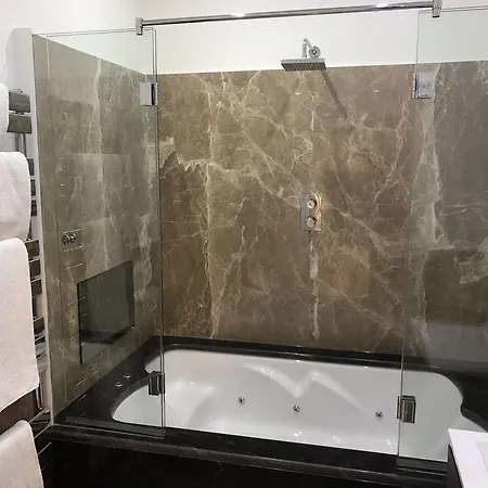 Grassfield Hall Couette-café