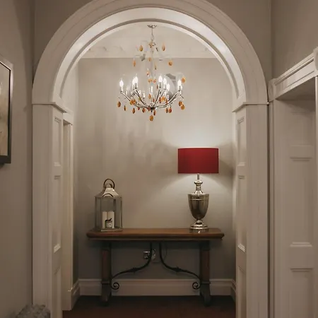 Grassfield Hall Couette-café 4*