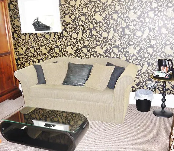 Grassfield Hall Nocleg ze śniadaniem 4*